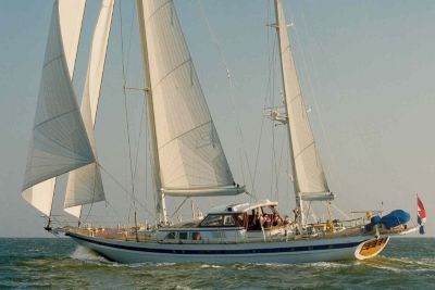 Sailing T