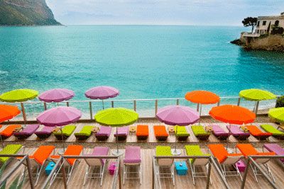Beach-with-Parasol-in-Cassis