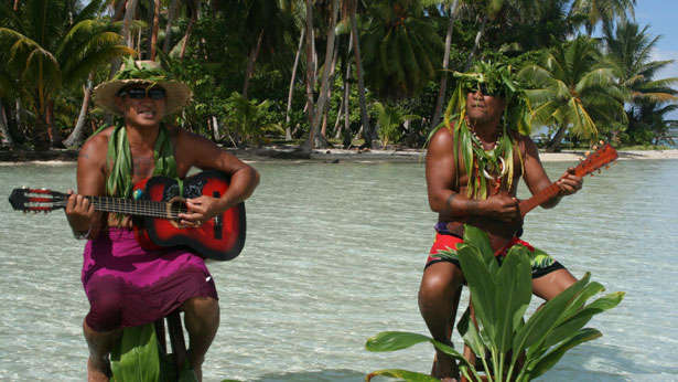 Traditional Tahitian dancers Traditional Tahitian dancers