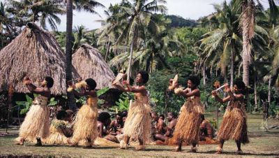 fiji-villagers-dancing