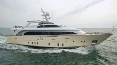 Maca yacht for sale